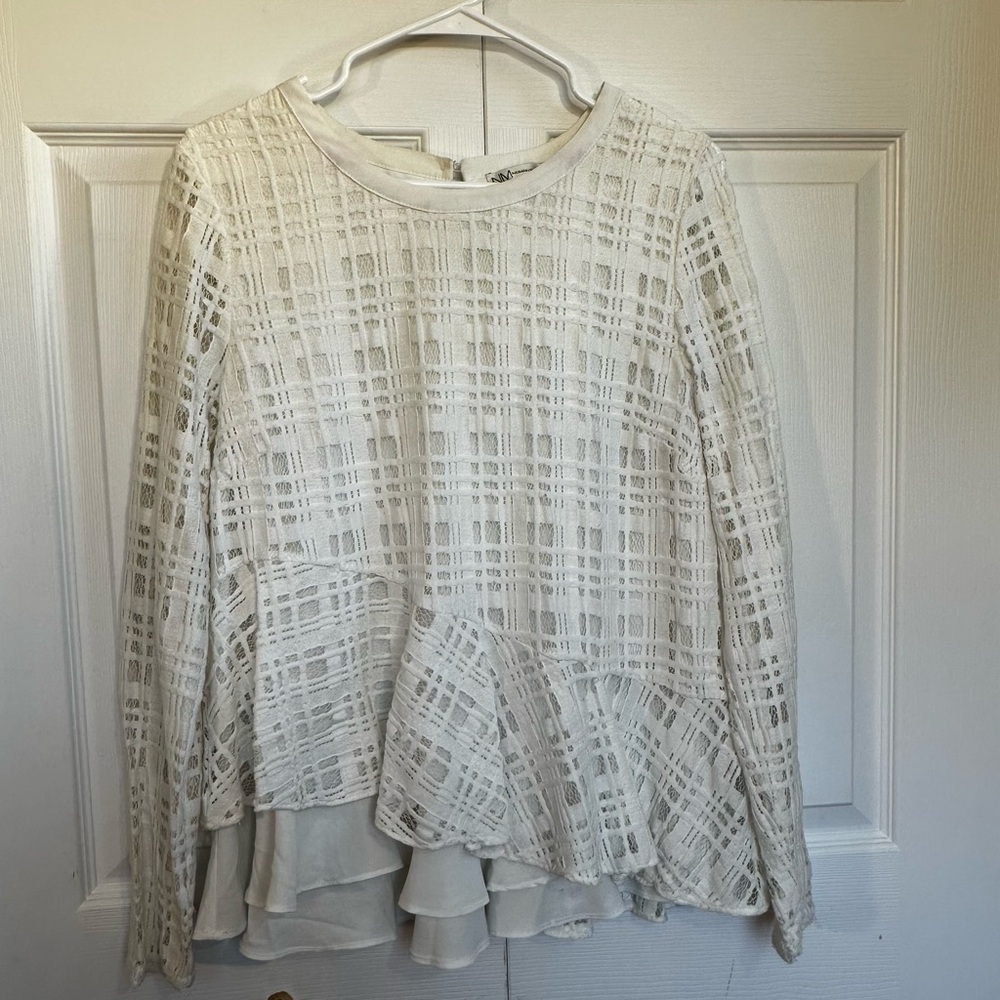 Neiman Marcus White Textured Lace Keyhole Back Blouse - Size L